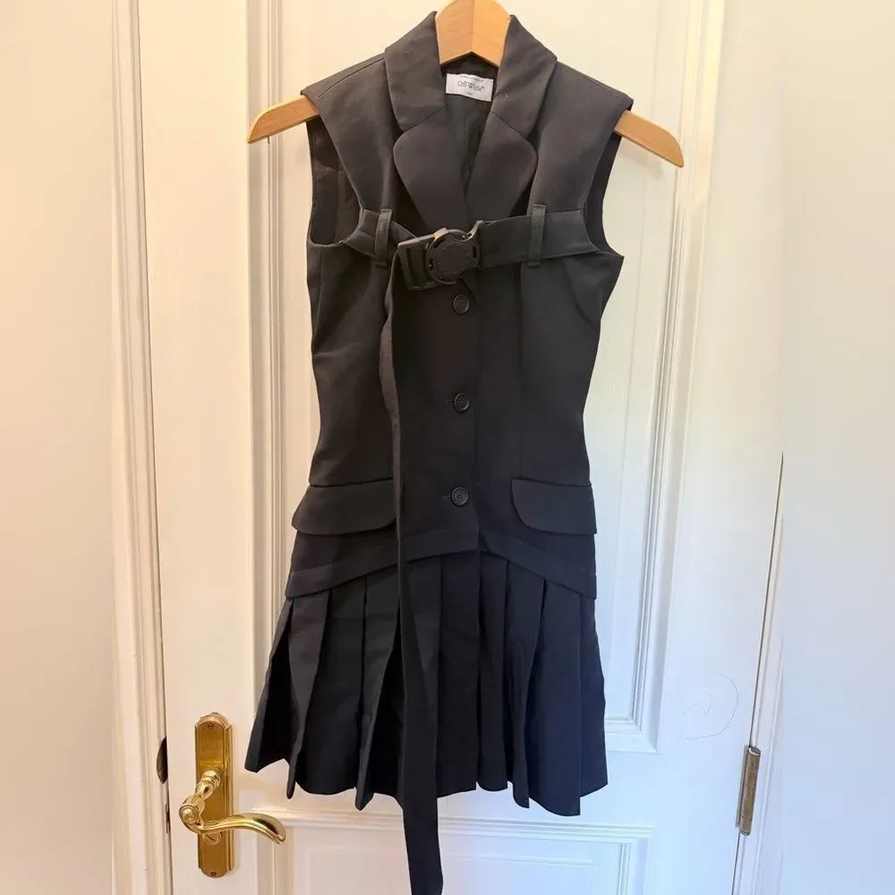 AUTH OFF WHITE Navy Pleated Wool Buckle Mini Dress